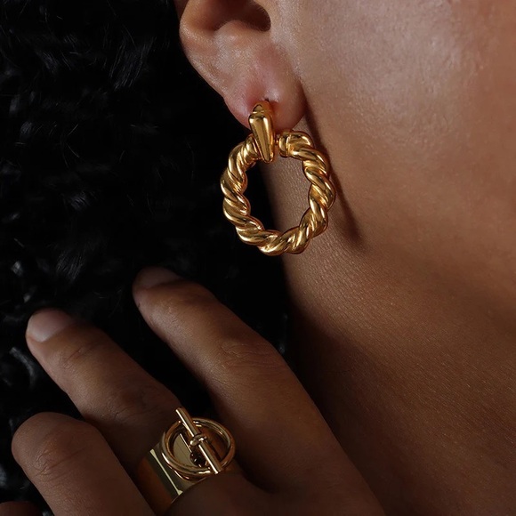 NEW💎18K Gold Plated Round Twisted Earrings*Vintage Earrings*Hoop Earrings - Picture 3 of 6